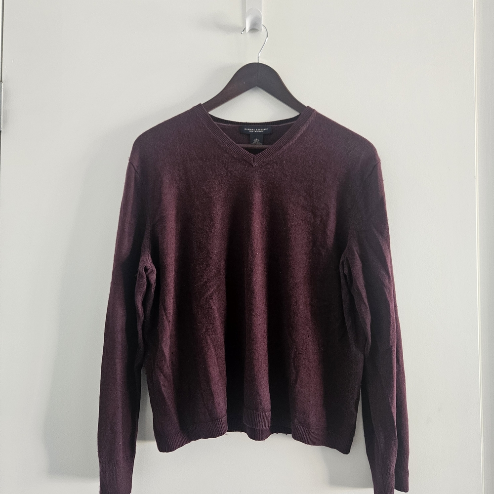 Women's V-Neck Sweater - Burgundy